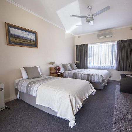 Redhill Cooma Motor Inn Eksteriør bilde