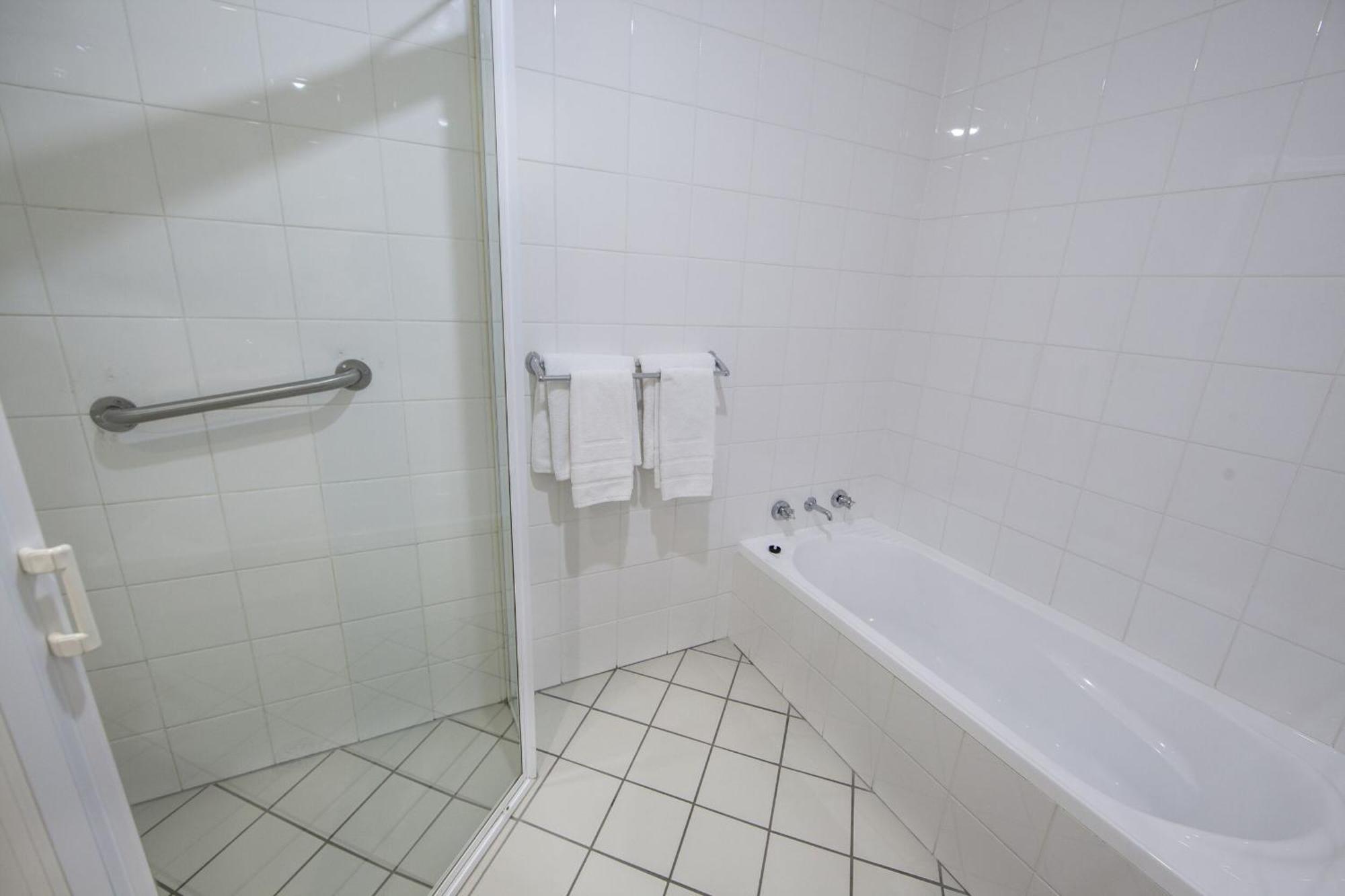 Redhill Cooma Motor Inn Eksteriør bilde