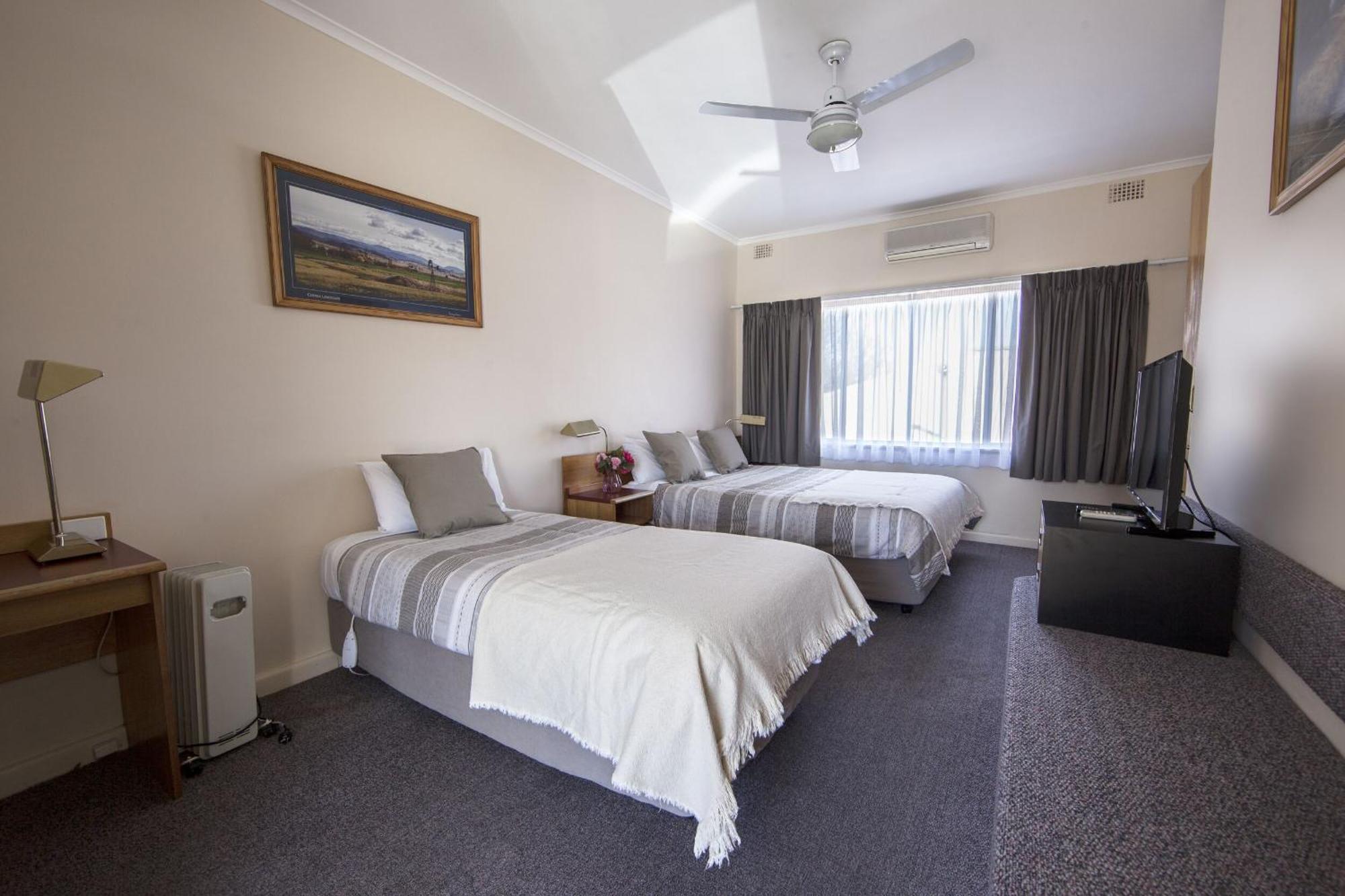 Redhill Cooma Motor Inn Eksteriør bilde