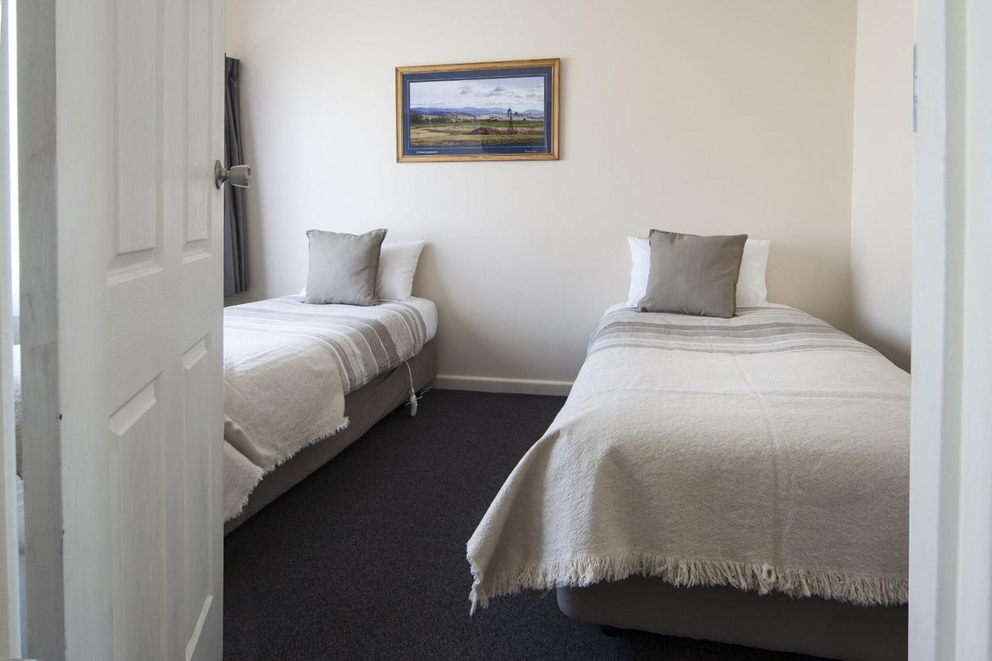 Redhill Cooma Motor Inn Eksteriør bilde