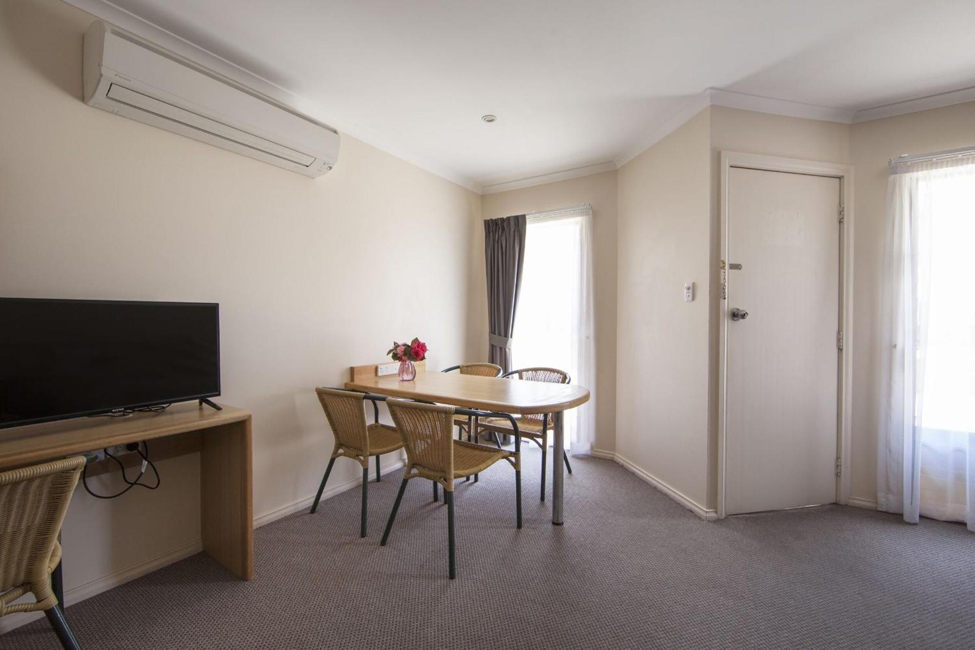 Redhill Cooma Motor Inn Eksteriør bilde