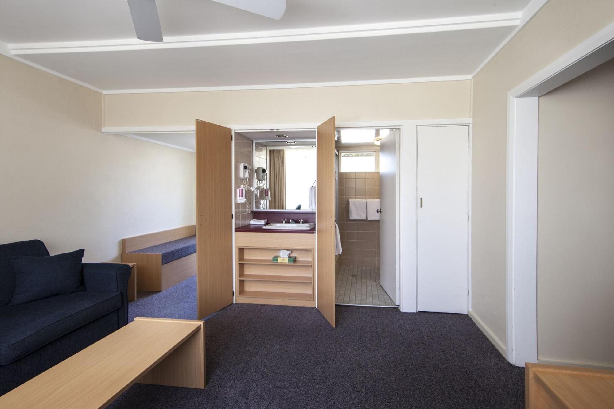 Redhill Cooma Motor Inn Eksteriør bilde