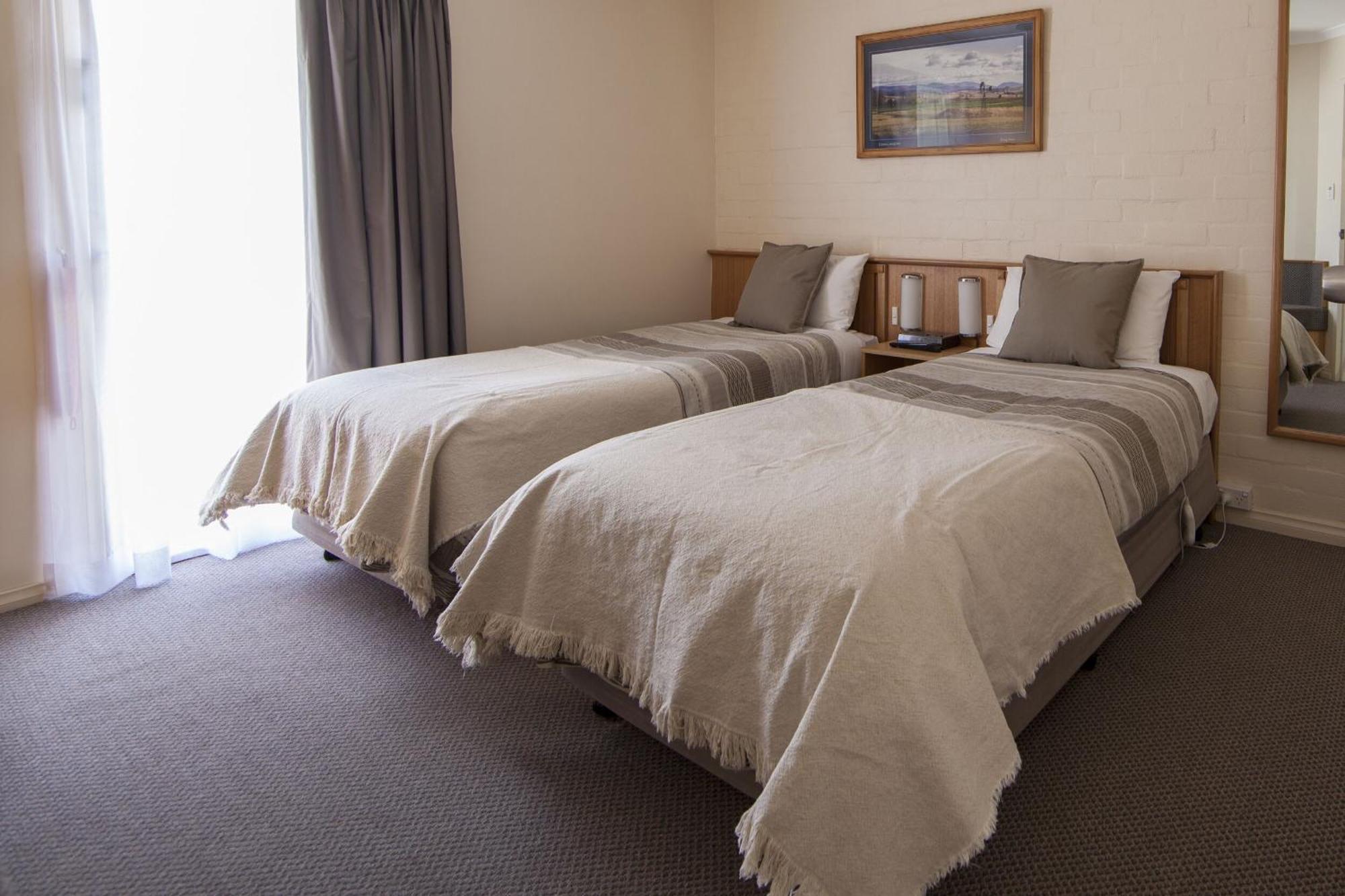 Redhill Cooma Motor Inn Eksteriør bilde