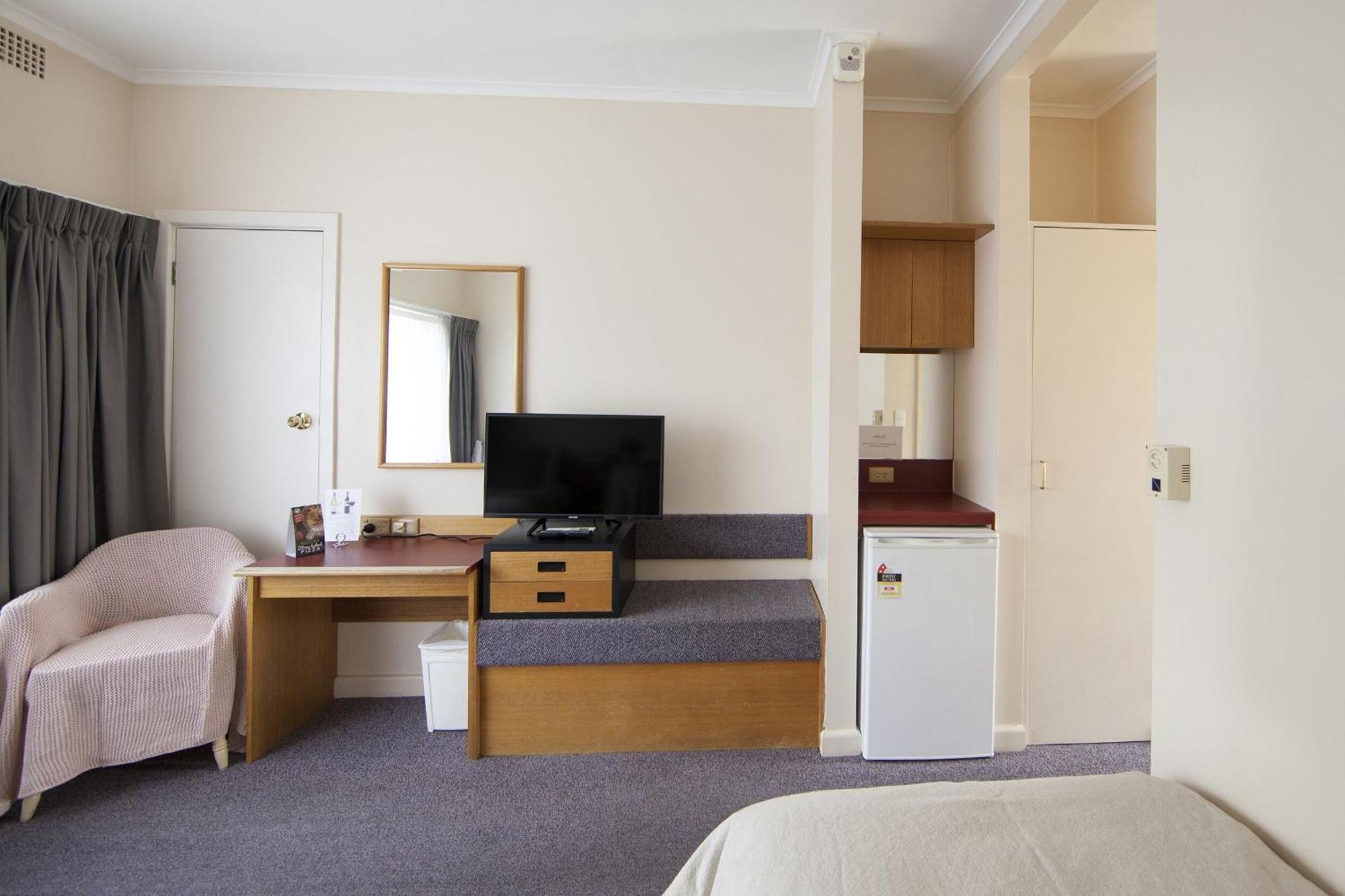 Redhill Cooma Motor Inn Eksteriør bilde