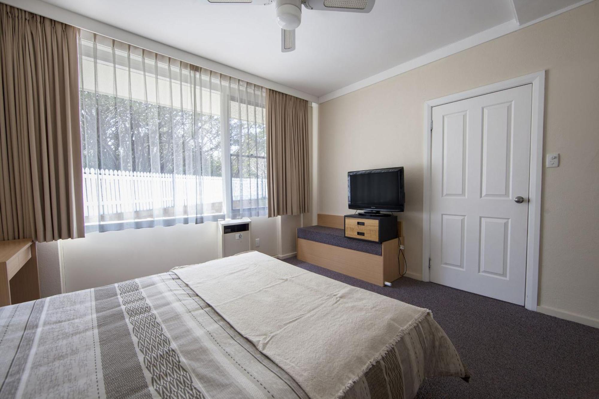 Redhill Cooma Motor Inn Eksteriør bilde
