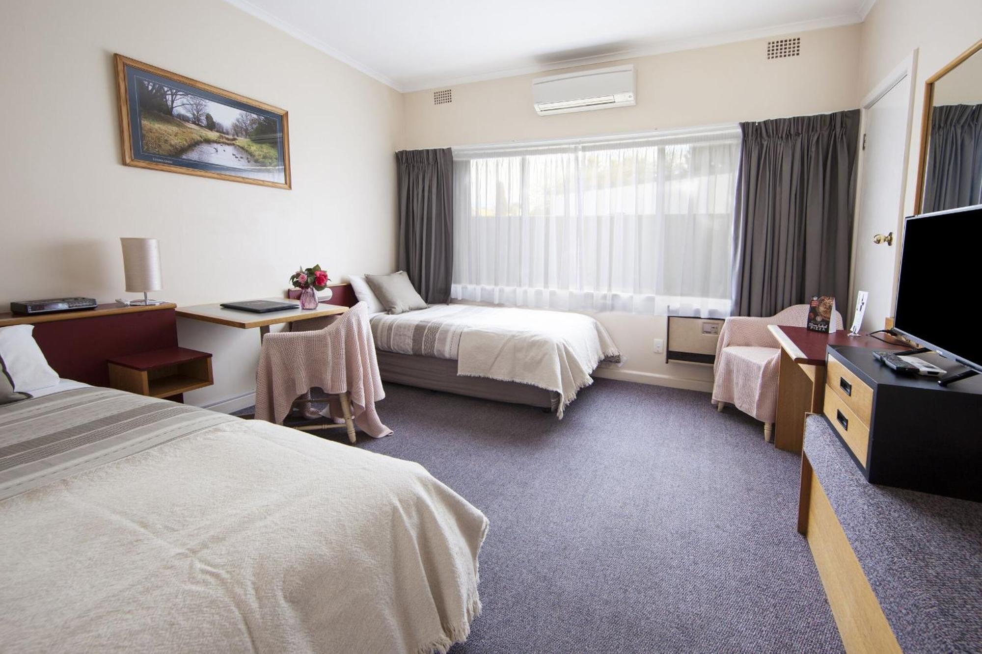Redhill Cooma Motor Inn Eksteriør bilde