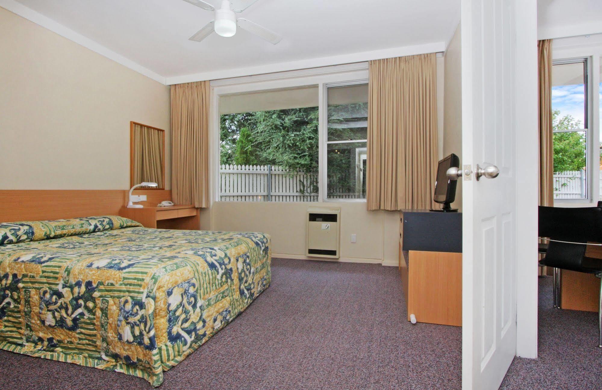 Redhill Cooma Motor Inn Eksteriør bilde