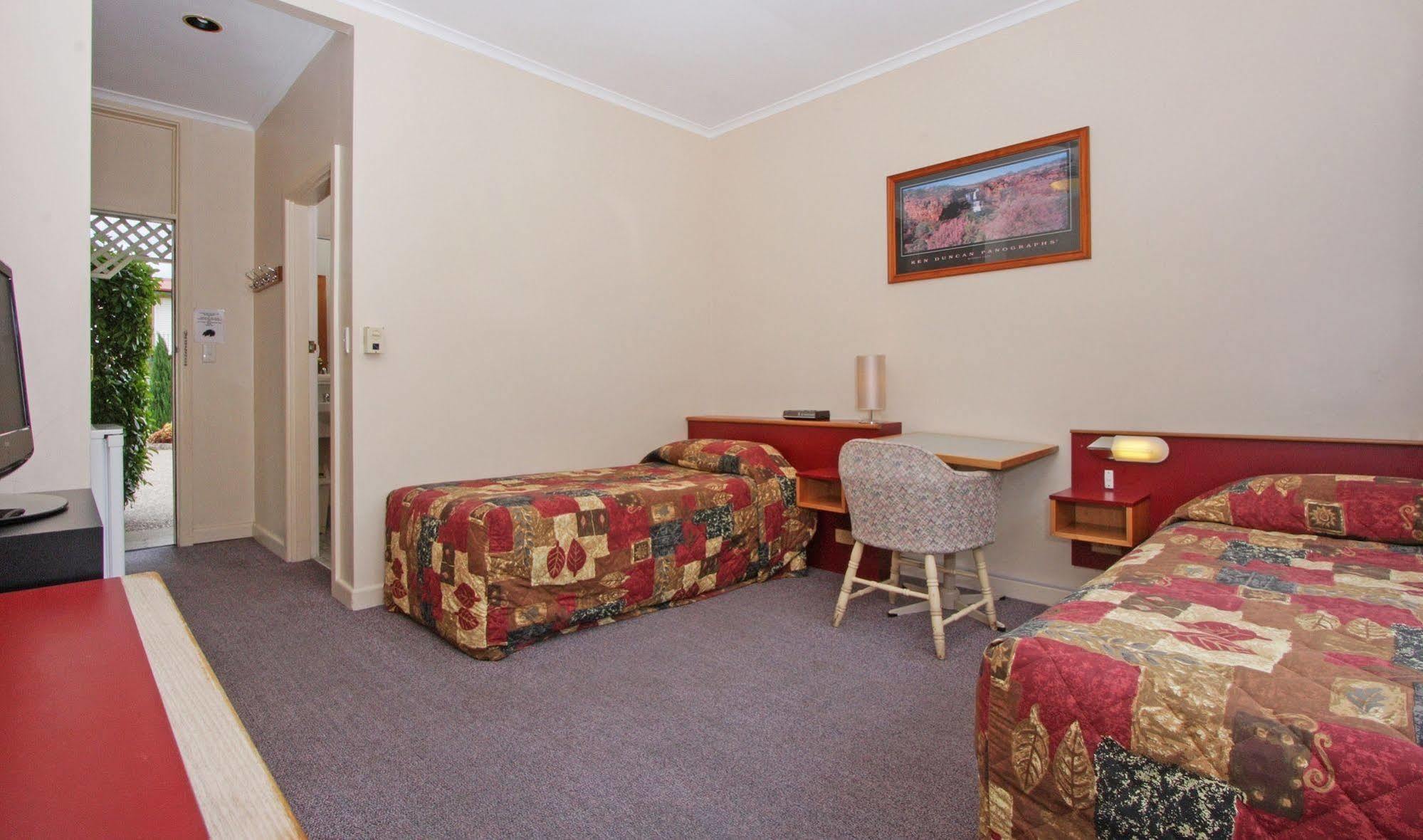 Redhill Cooma Motor Inn Eksteriør bilde