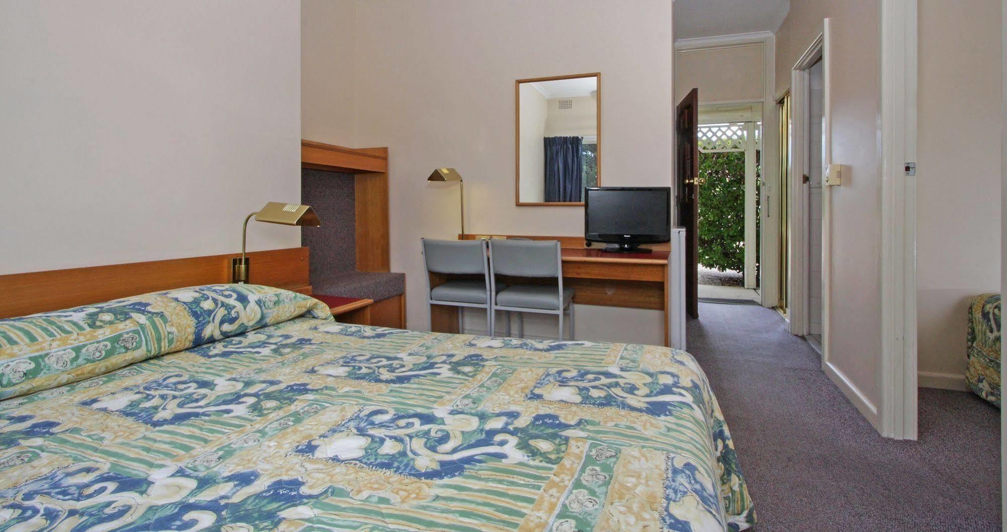 Redhill Cooma Motor Inn Eksteriør bilde