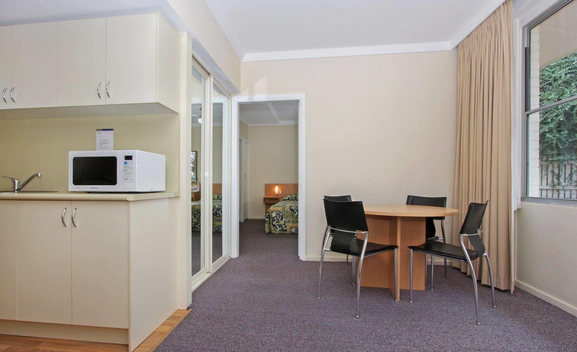 Redhill Cooma Motor Inn Eksteriør bilde
