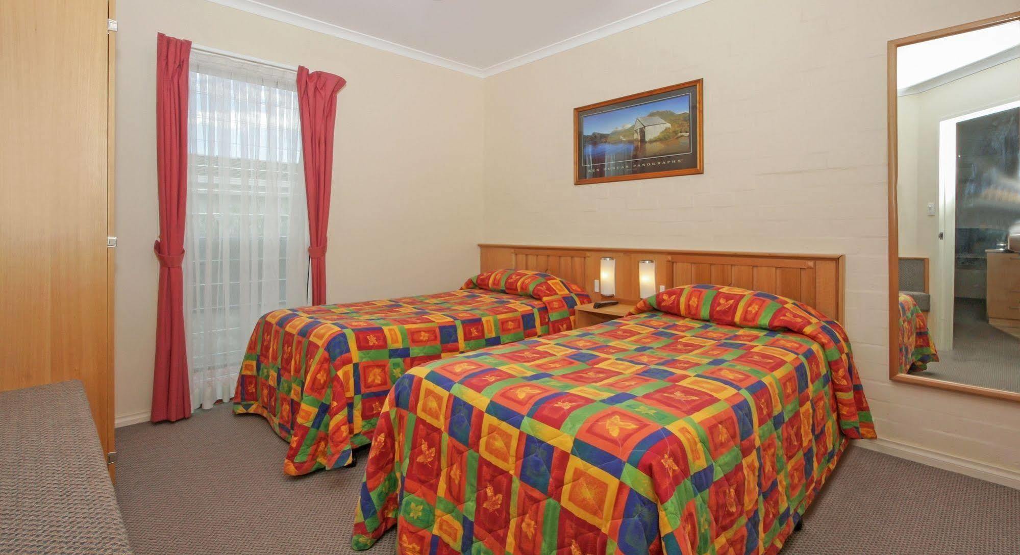 Redhill Cooma Motor Inn Eksteriør bilde