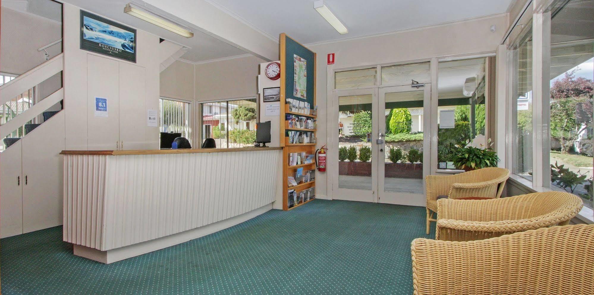 Redhill Cooma Motor Inn Eksteriør bilde